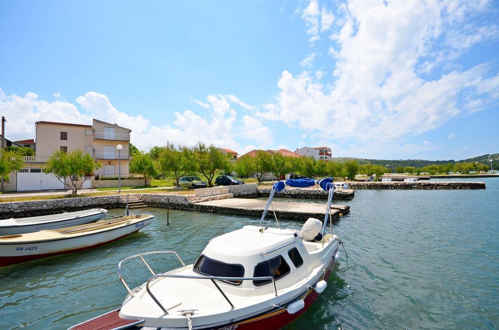 Apartments Vila Punta Jadrtovac Екстер'єр фото