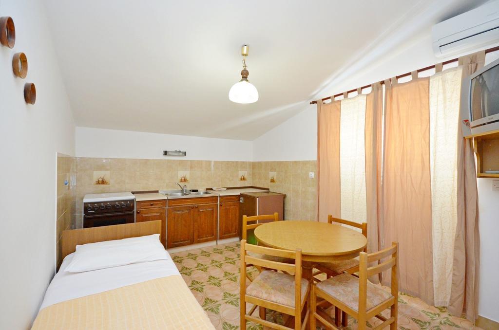 Apartments Vila Punta Jadrtovac Екстер'єр фото