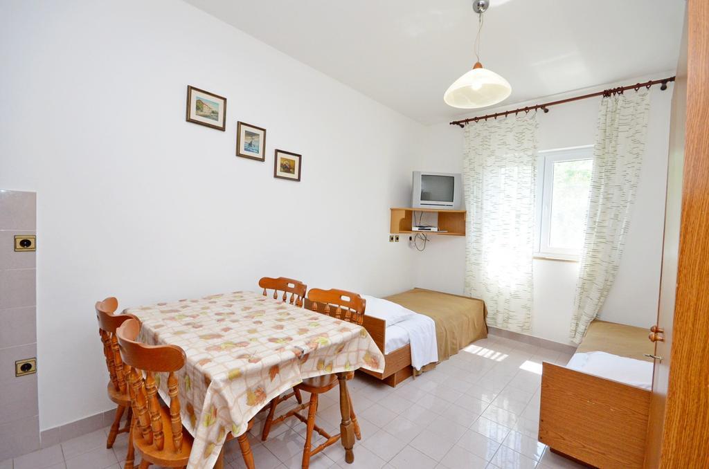 Apartments Vila Punta Jadrtovac Екстер'єр фото