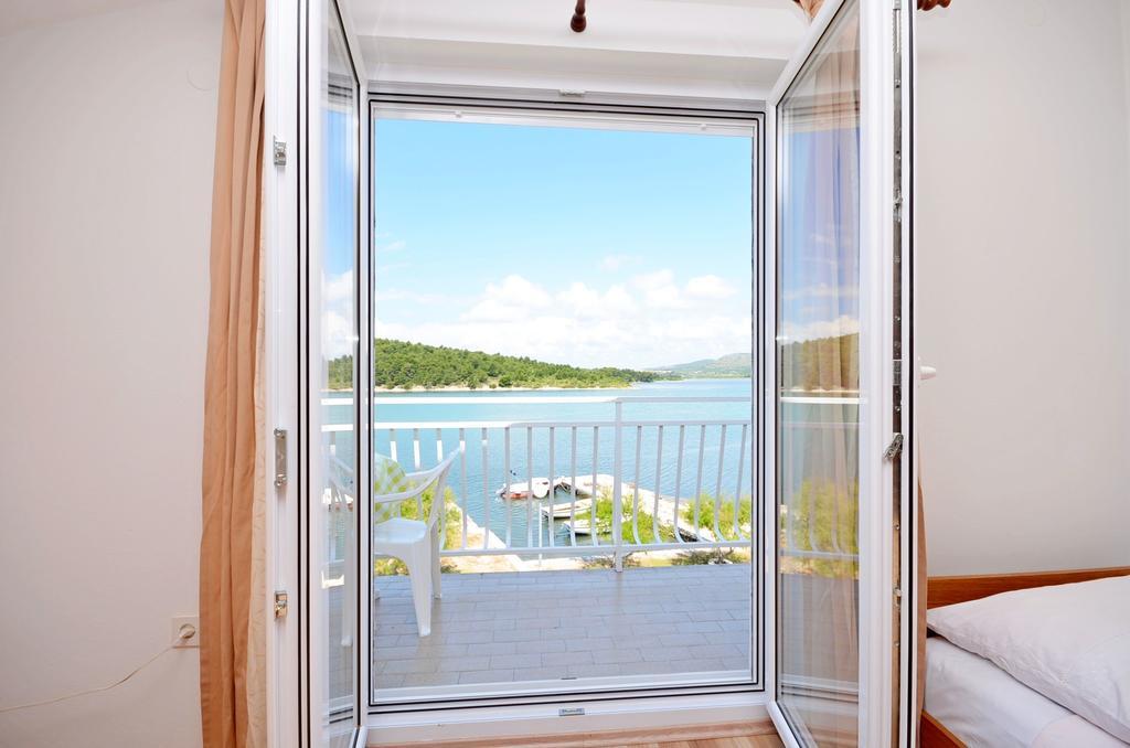Apartments Vila Punta Jadrtovac Екстер'єр фото