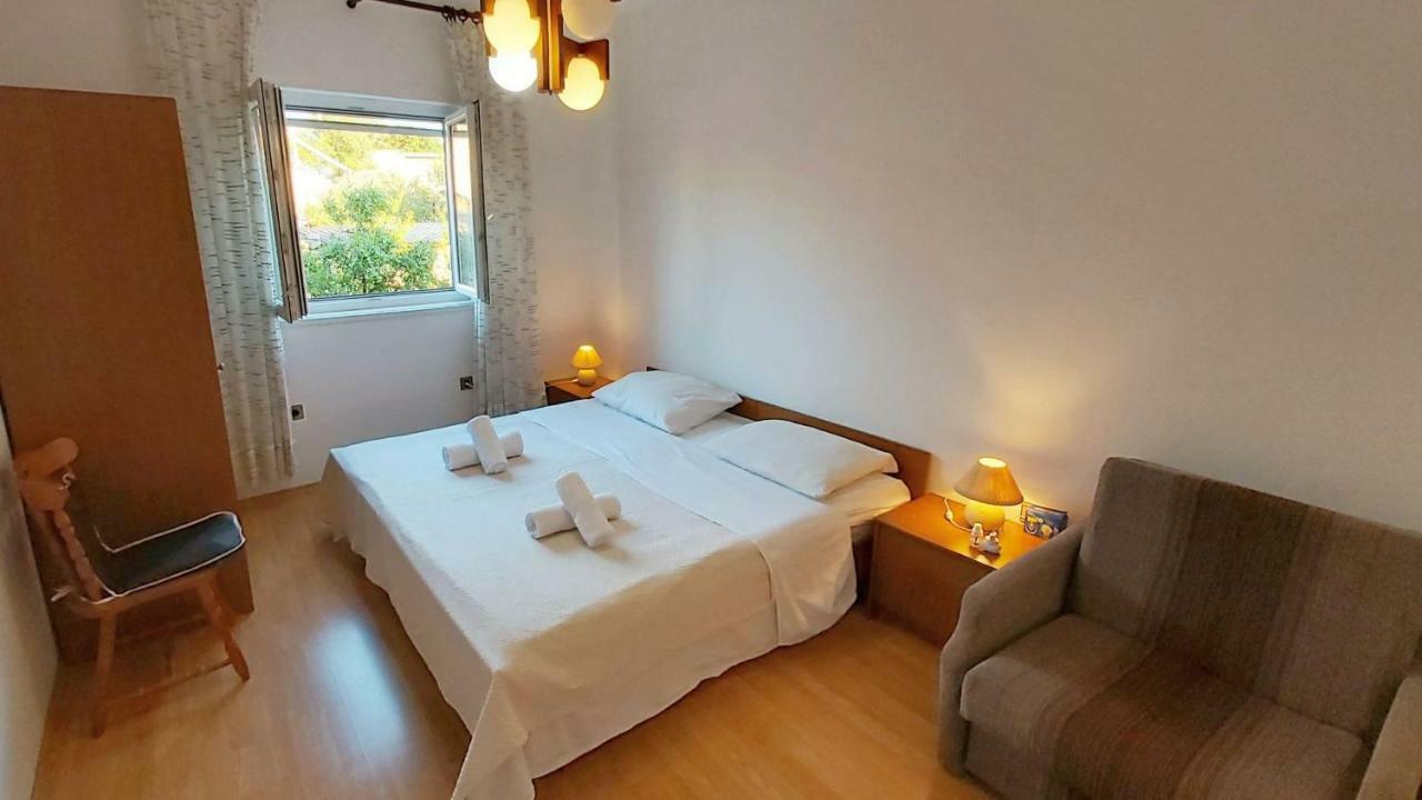 Apartments Vila Punta Jadrtovac Екстер'єр фото